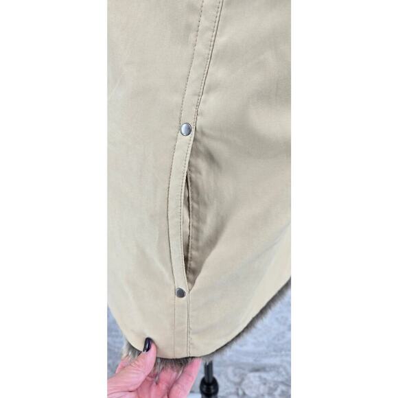 Women's weatherproof faux fur sleeveless coat. - Picture 12 of 15